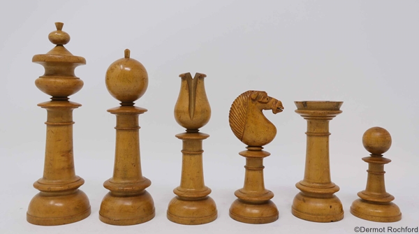 Fine English Club Size Edinburgh Upright Chess Set