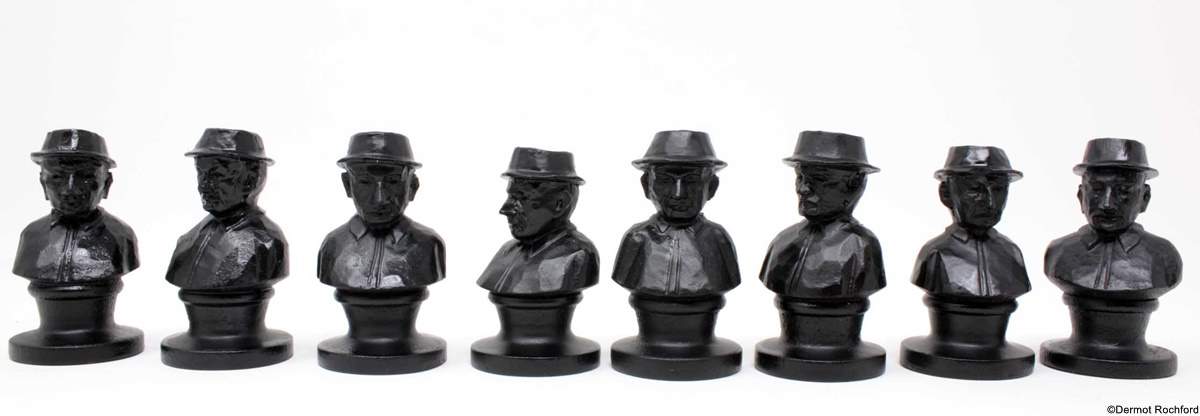 Bust Swiss hand carved wood chess set